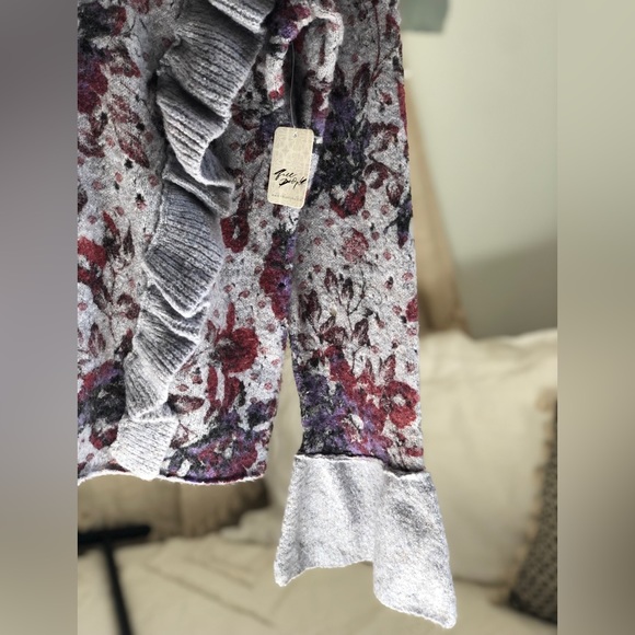 Free People ruffle floral sweater bell sleeve size L NWT - Picture 4 of 16